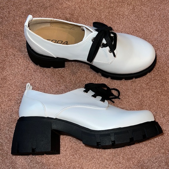 NWOT Soda Women's JoJo Lace Up Oxford
Lug Platform Block Heel Shoes - Picture 1 of 10